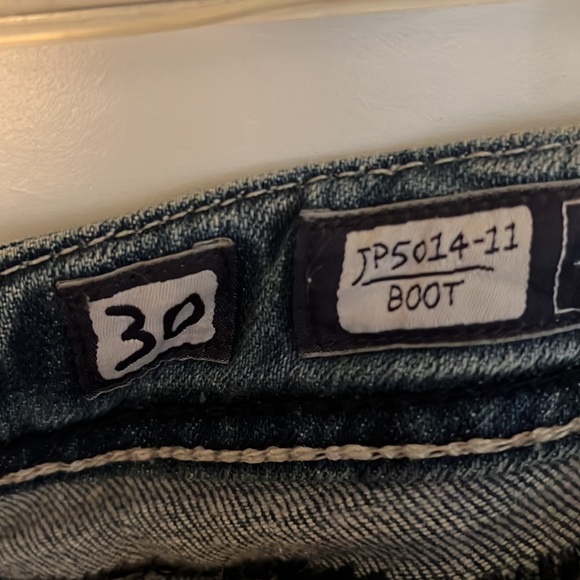 Outstanding Miss Me boot jeans size30. Rise 8” inseam 30”. - Picture 3 of 7